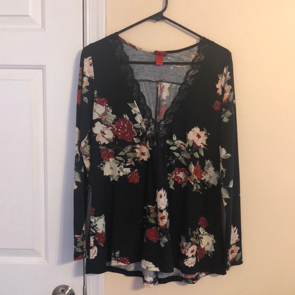 Daytrip Tops - Daytrip Floral Longsleeve